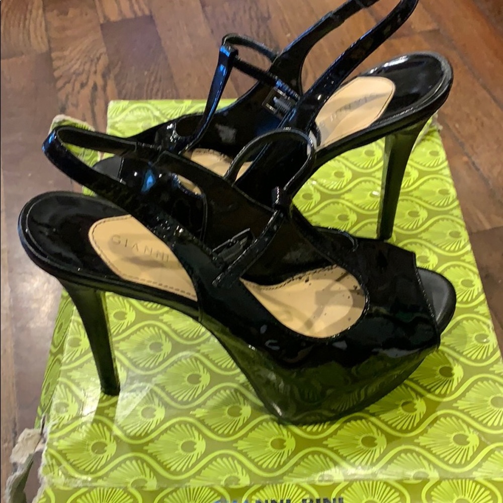 Gianni Bini black heels